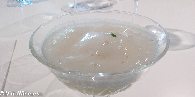 Licor de arroz con quinina y emulsion de yuzu del Restaurante Quique Dacosta en Denia